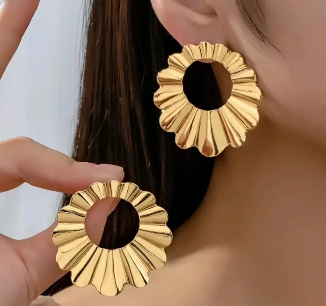 Sunburst Gold Hollow Statement Earrings – Bold & Radiant