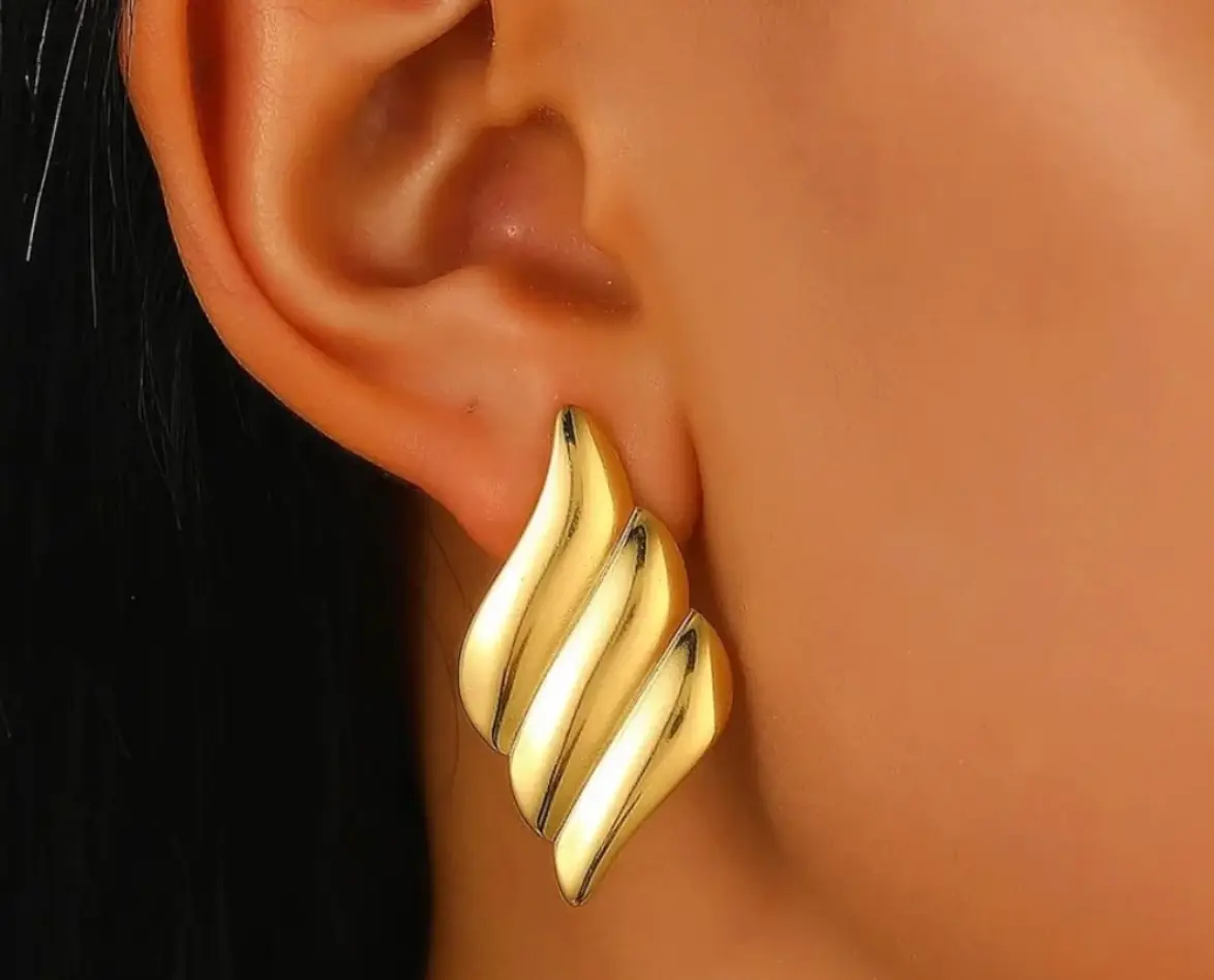Gold Twisted Shell Drop Earrings – Sculptural Shine