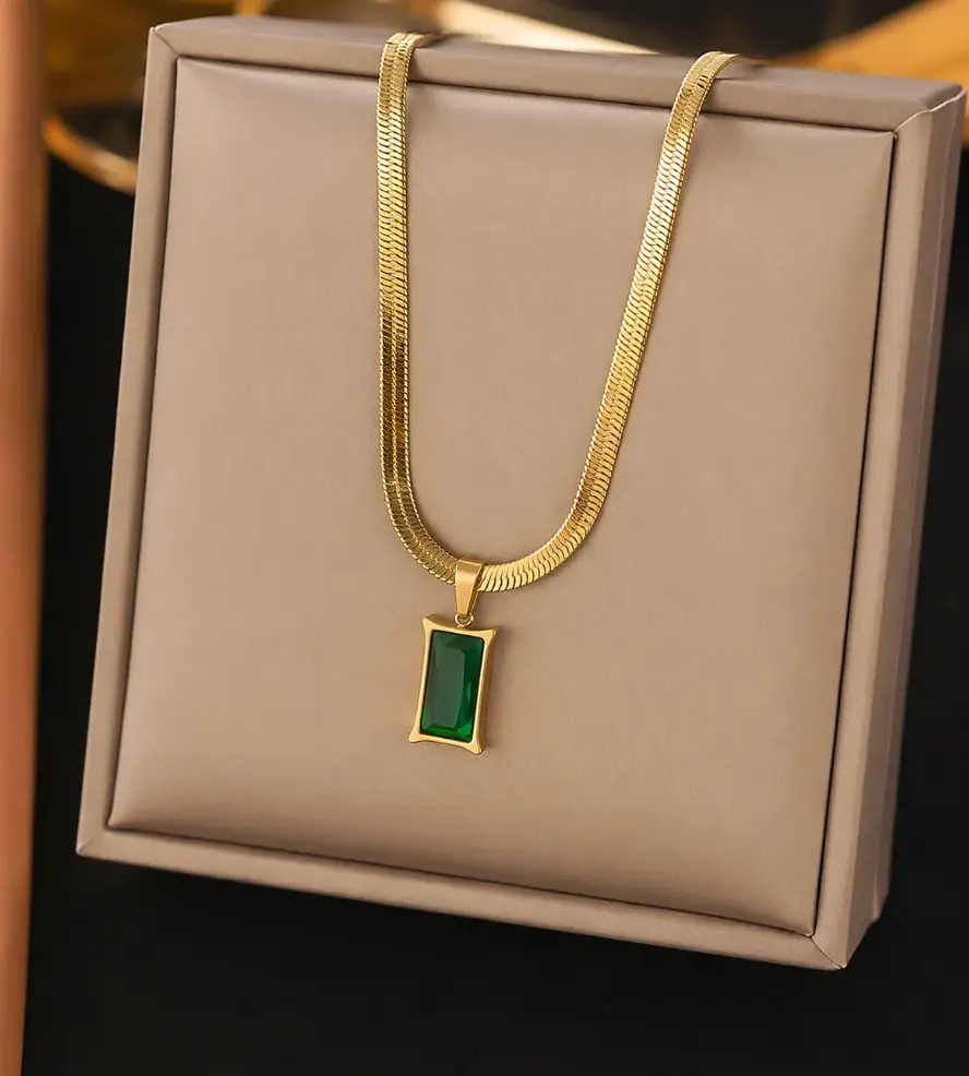 Emerald Luxe Pendant Necklace