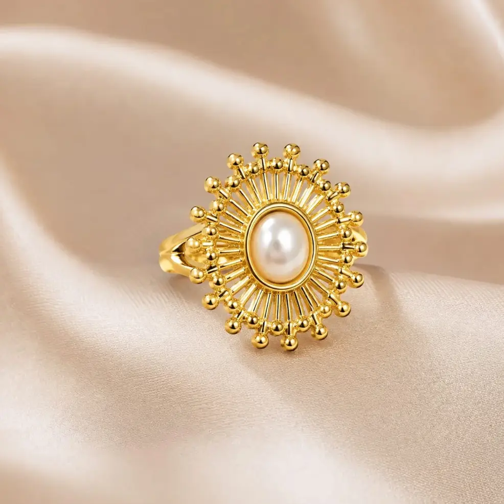 Gold-Tone Pearl Sunburst Statement Ring – Elegant Vintage-Inspired Ring