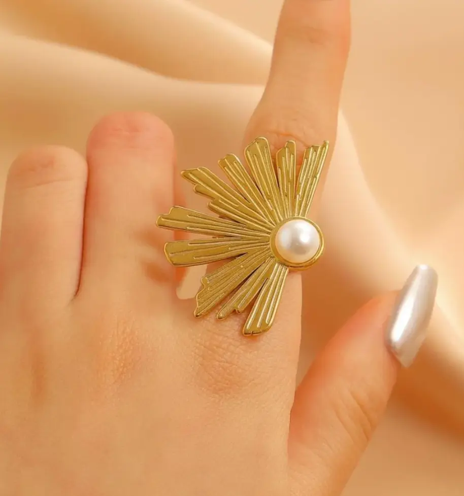 Radiant Fan Pearl Statement Ring