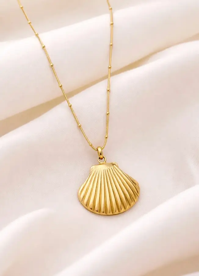 Gold Seashell Pendant Necklace – Ocean-Inspired Jewellery